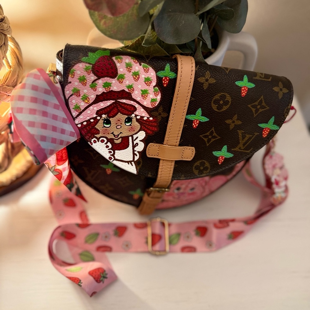 Louis Vuitton Black and Pink Crossbody Bag - Picture 3 of 12